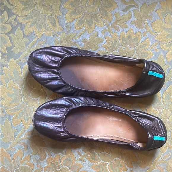 Raspberry truffle Brown Leather Flats with Ruched Texture - Picture 2 of 8